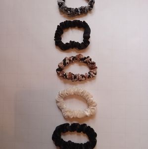 NEW.  5 SCRUNCHIES (3 ⁹SOLIDS AND     2 PRINT)